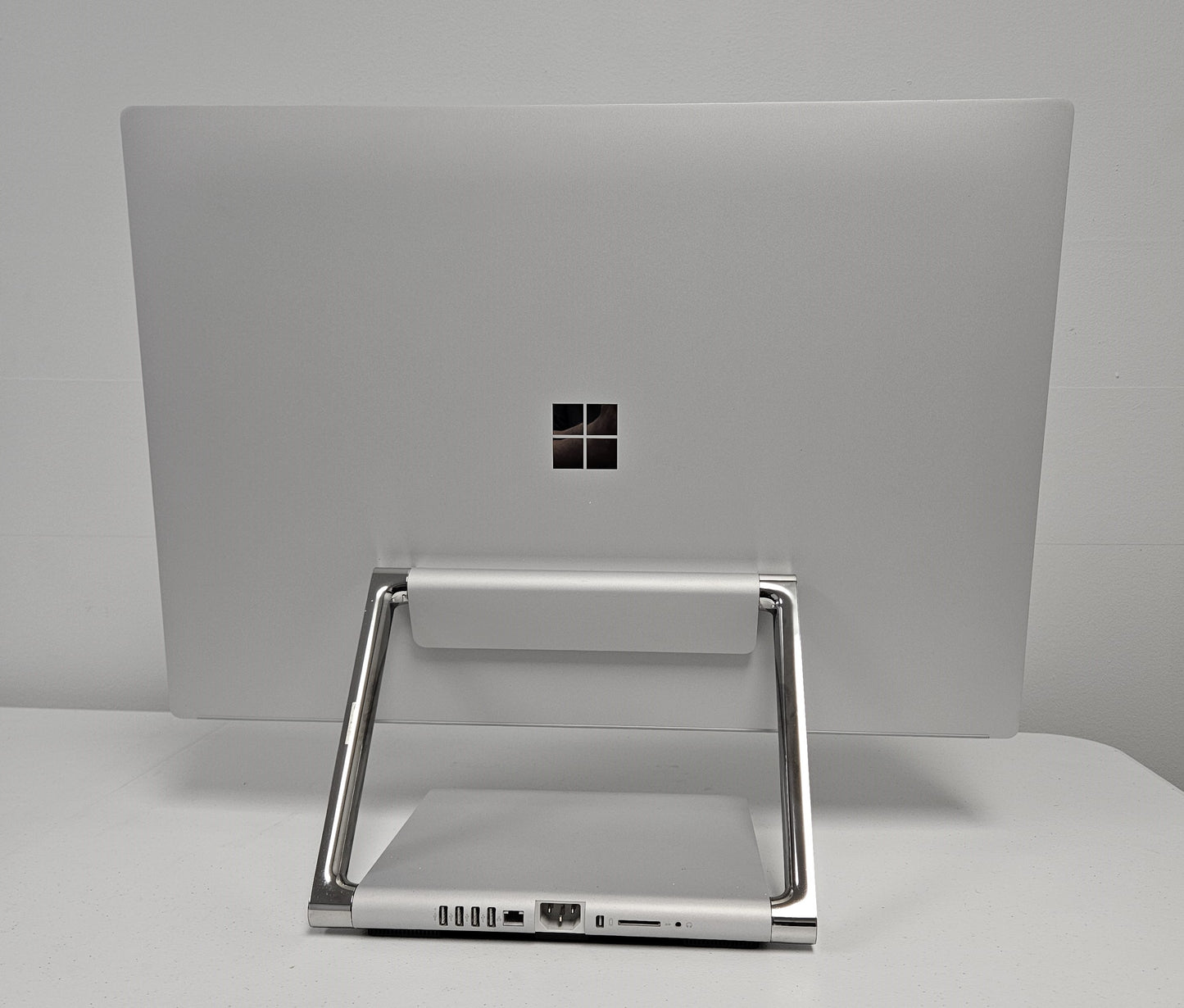 Microsoft Surface Studio / i7-6820HQ / GTX 980M / Windows 10 Pro