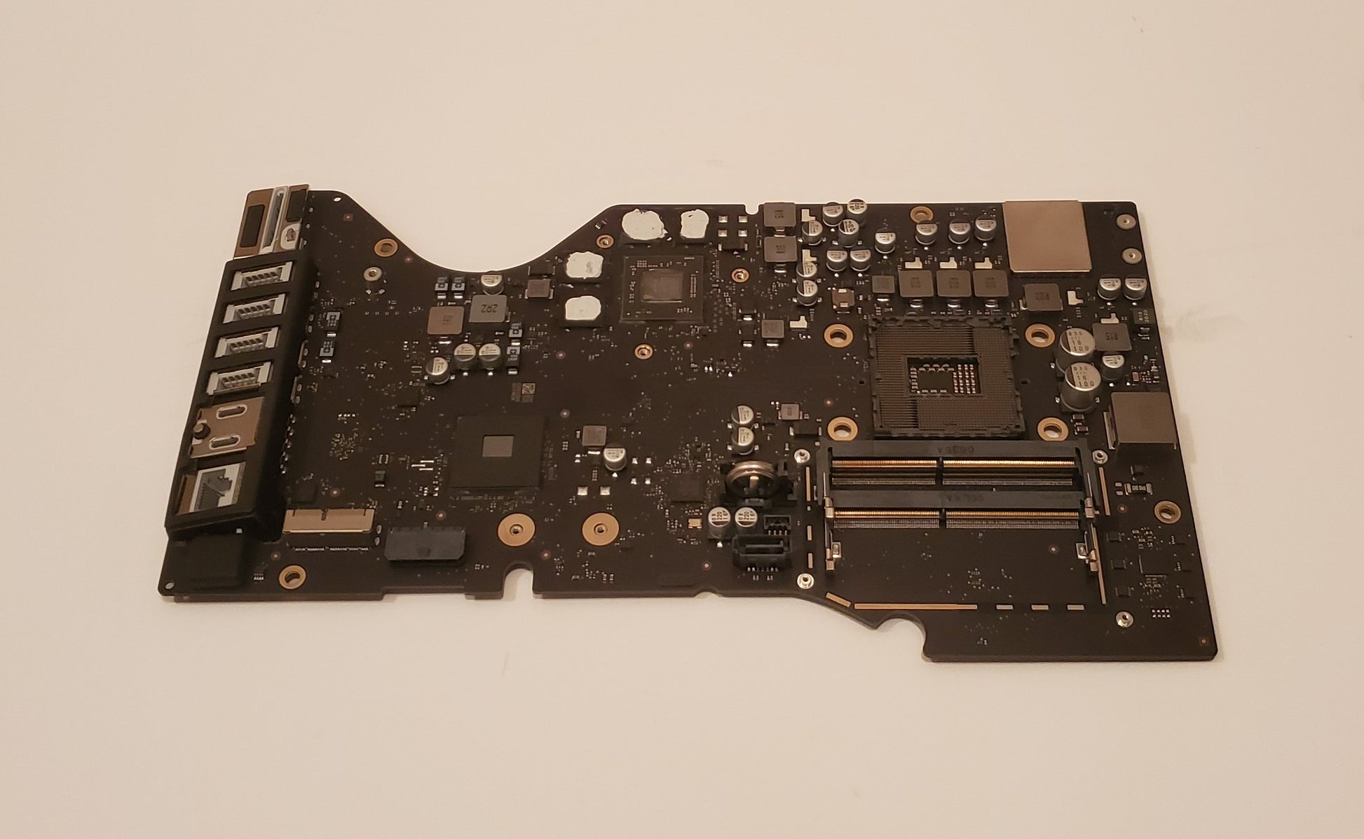 MHK33LL/A Apple iMac 21.5" (Mid 2020) A2116 Logic Board - Rekes Sales