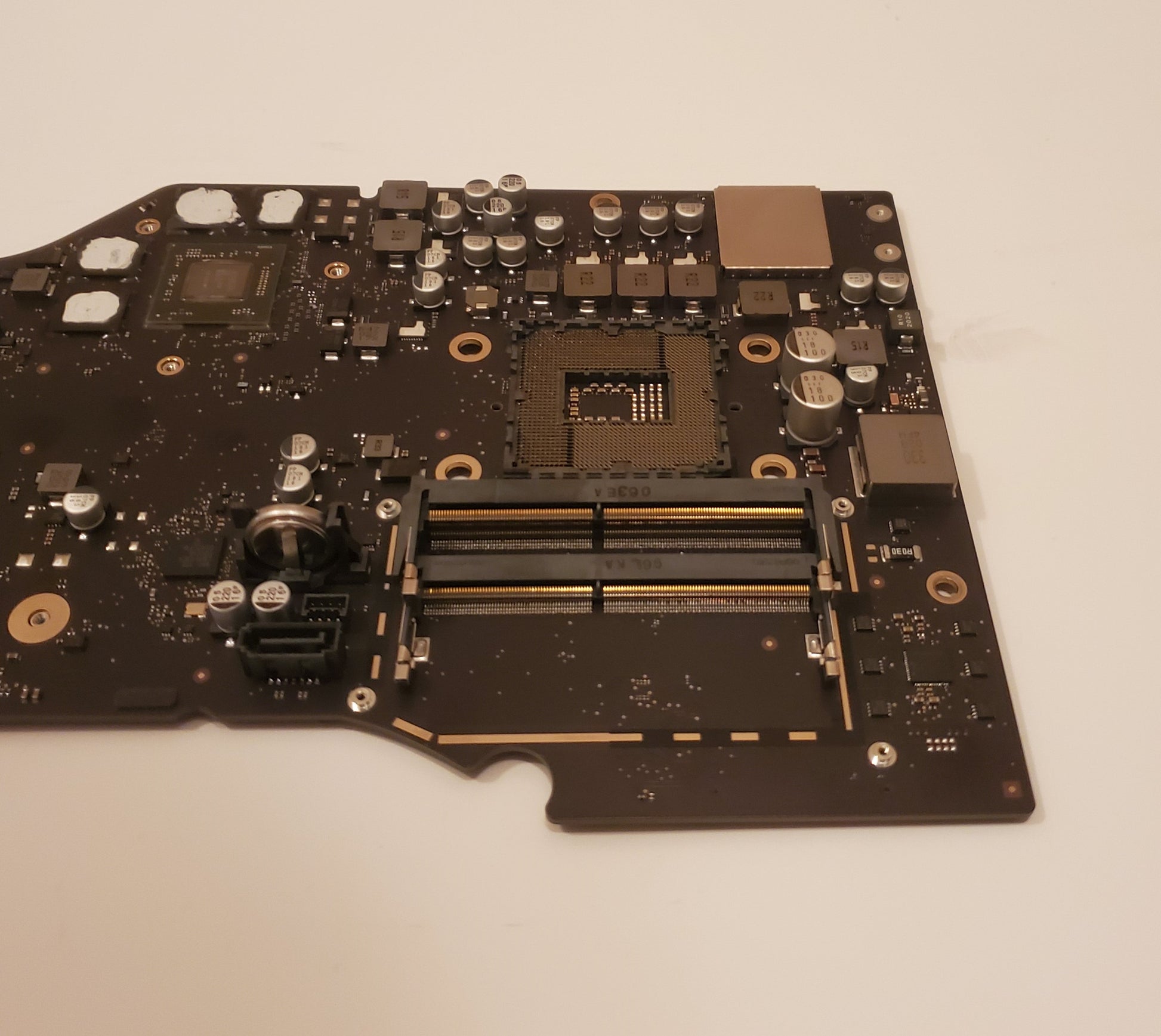 MHK33LL/A Apple iMac 21.5" (Mid 2020) A2116 Logic Board - Rekes Sales