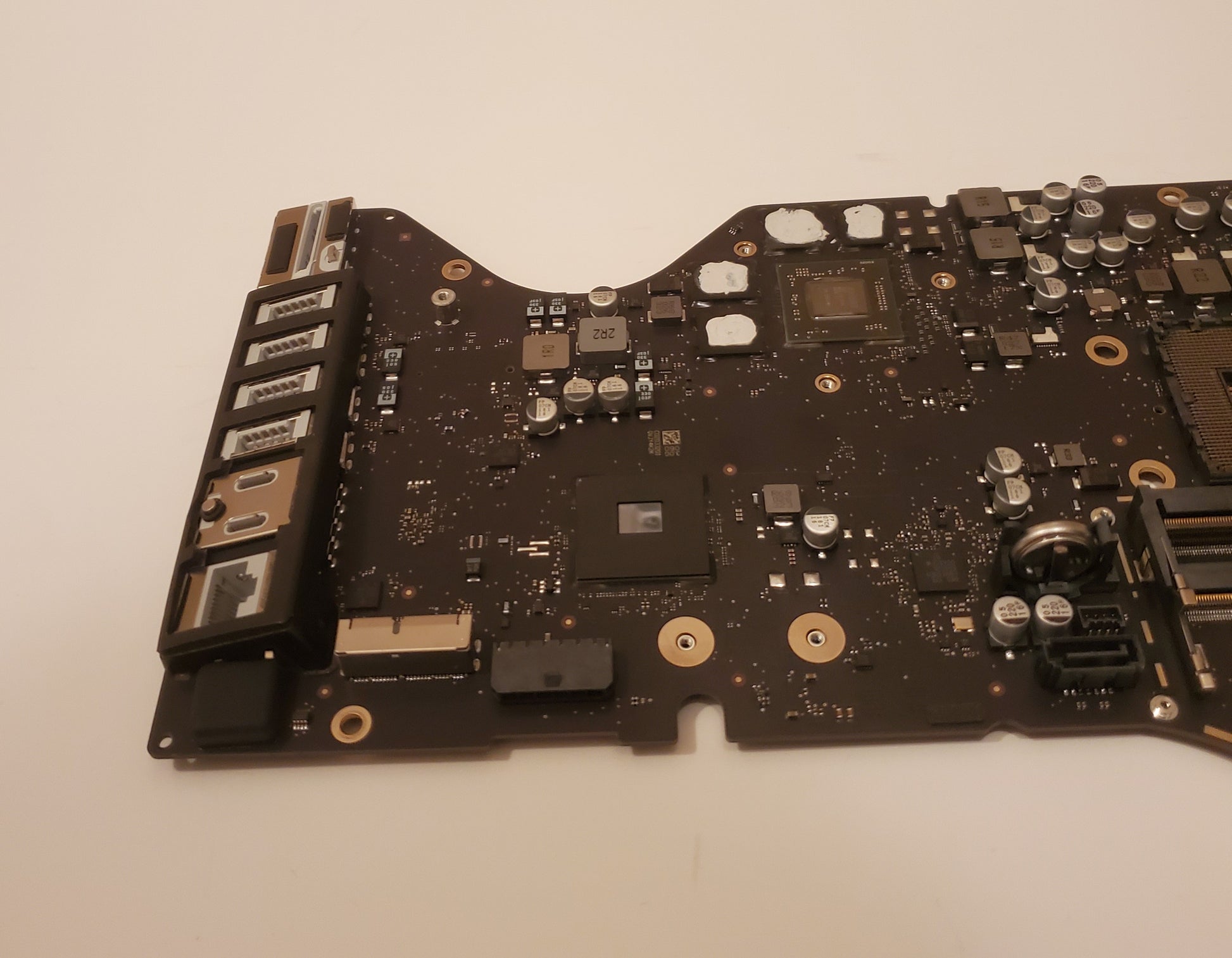 MHK33LL/A Apple iMac 21.5" (Mid 2020) A2116 Logic Board - Rekes Sales