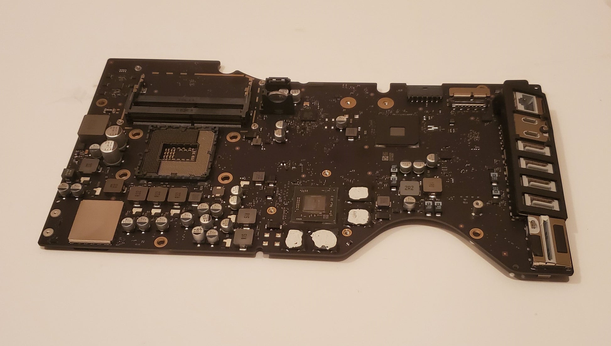 MHK33LL/A Apple iMac 21.5" (Mid 2020) A2116 Logic Board - Rekes Sales