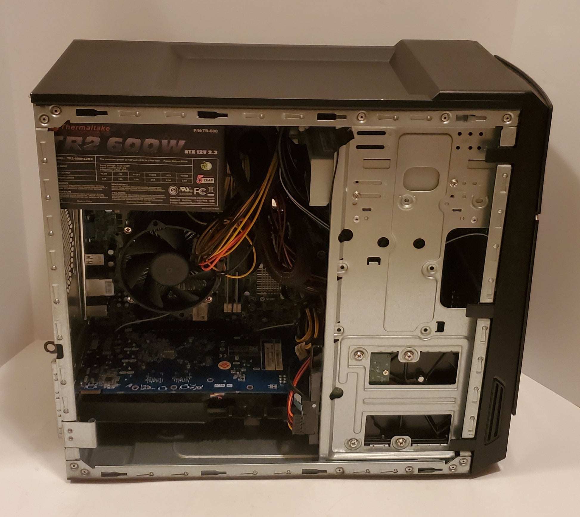 Acer Aspire TC-605 Core i5 Gaming Desktop Intel Core i5 4440 / AMD HD 7770 - Rekes Sales